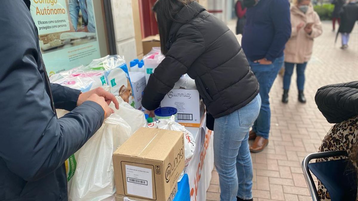 Campaña de Cs Málaga de recogida de alimentos y ayuda para Ucrania