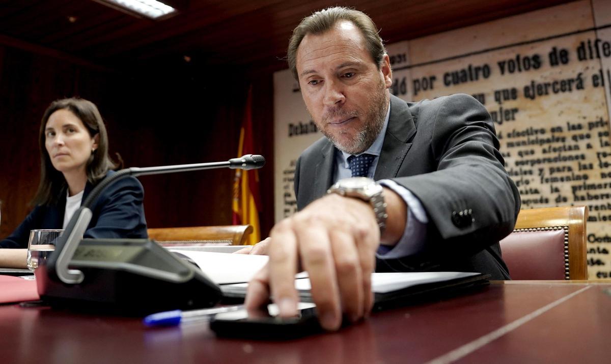 Óscar Puente, ministro de Transportes, comparece en el Senado a petición del PP por las incidencias en los trenes.