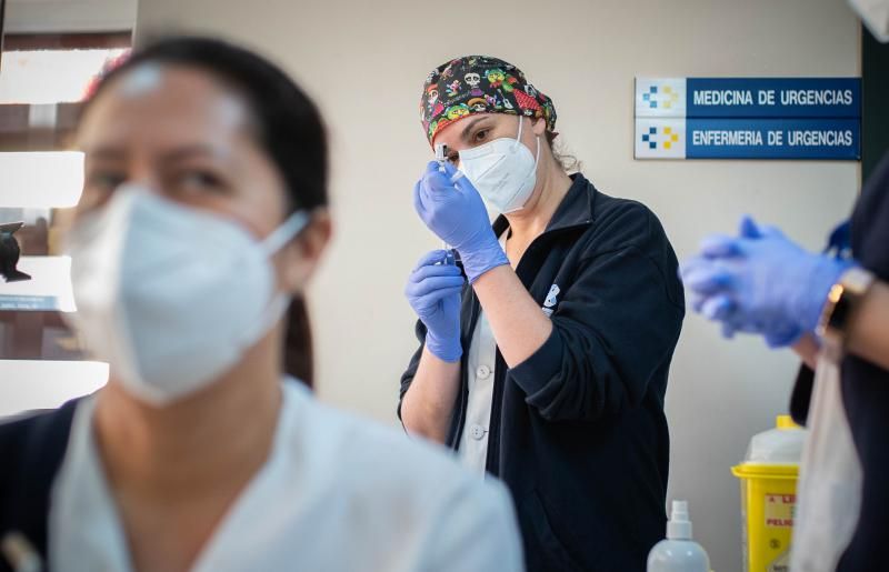 Vacunación de coronavirus a sanitarios del Centro de Salud de La Matanza