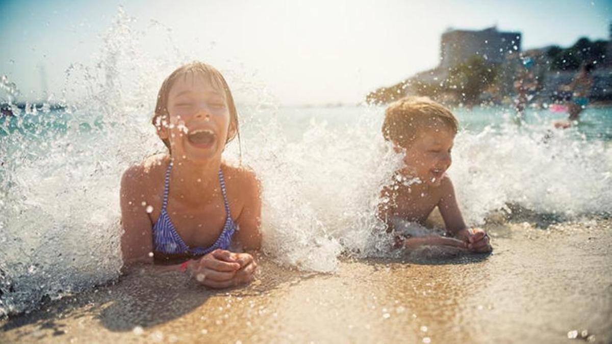 Diez juegos para hacer con niños este verano en la playa