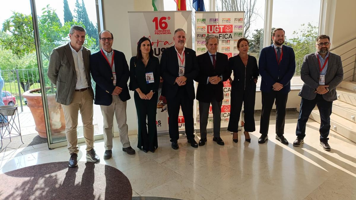 Pedro Téllez, entre Ana López y Salvador Fuentes, en la inauguración del congreso provincial de UGT-FICA.