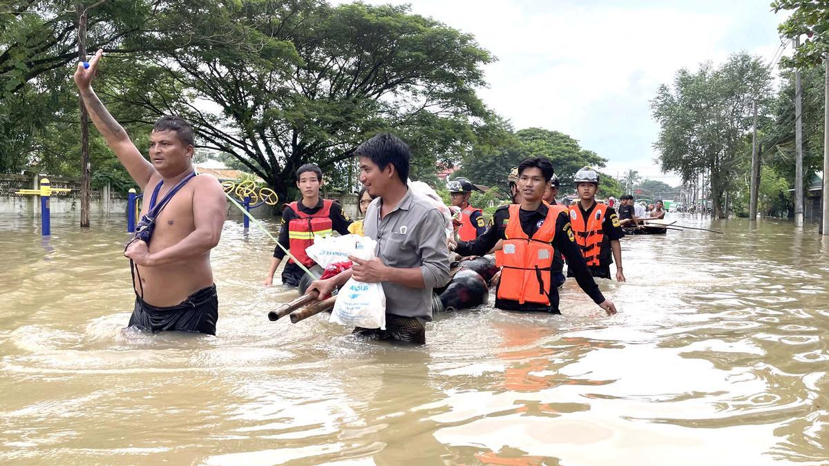 Miles de personas afectadas por inundaciones monzónicas en Myanmar