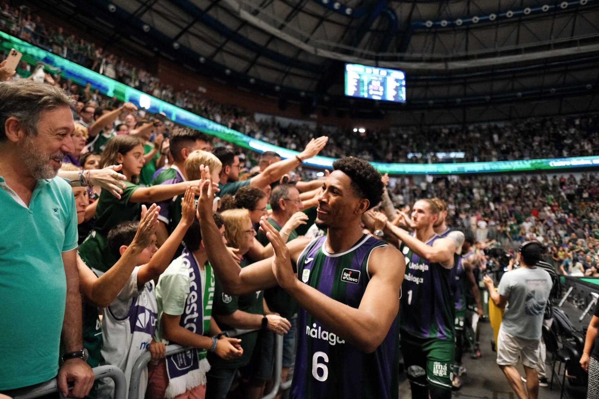 Despedida entre afición y el Unicaja