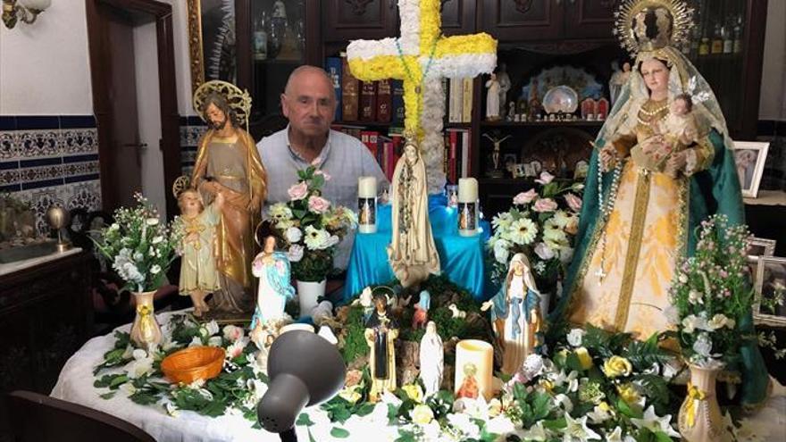 Pepe Cordero anima a visitar las Cruces de Mayo que se reparten por el municipio