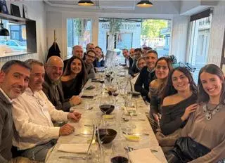 Merino se despide de Hacienda con comida, regalo y 'Viva Suecia'