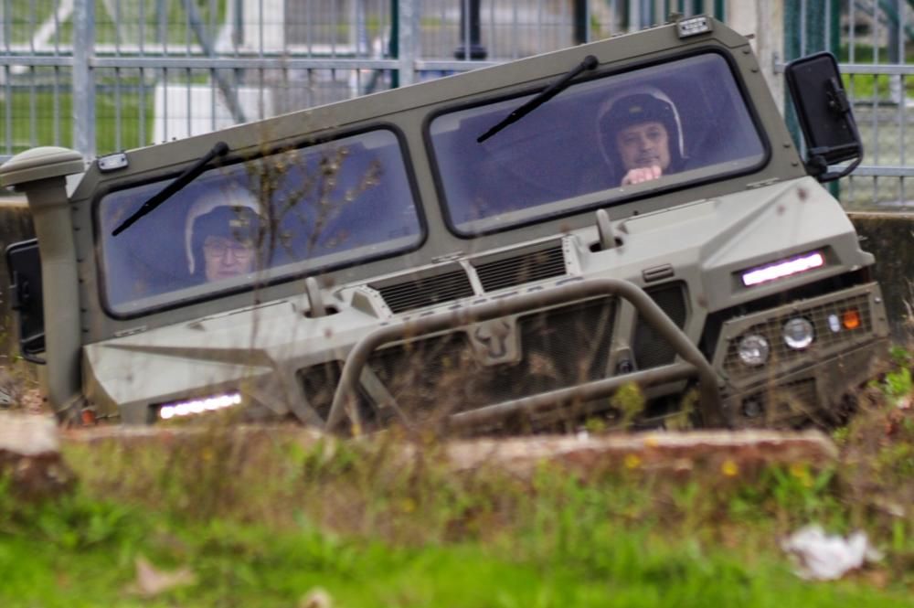 Feijóo visita la fábrica militar de Valga