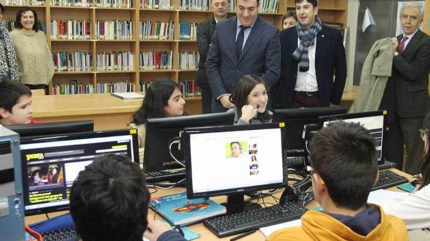 Román Rodríguez, ayer, en el IES Marco do Camballón. // Bernabé/Gutier