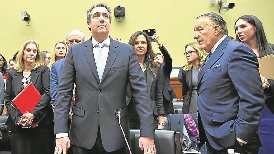 Cohen acusa a Trump ante el Congreso de conducta criminal