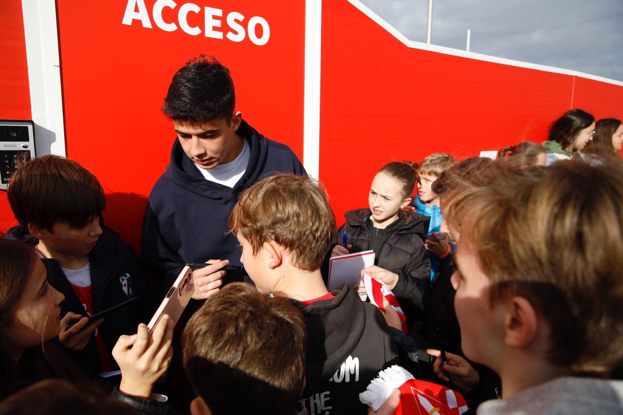 En imágenes: Así fue el encuentro entre aficionados y jugadores del Sporting