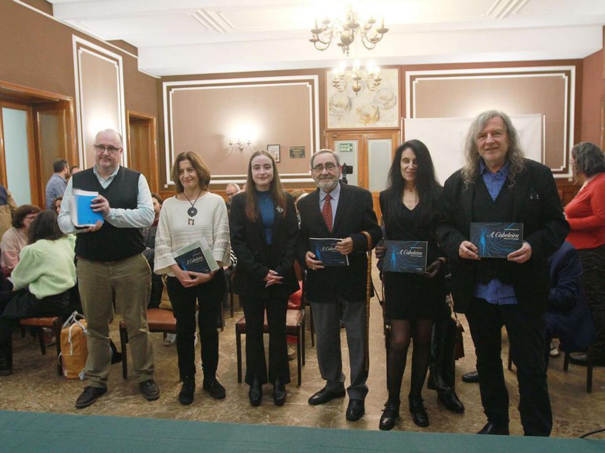 Rodríguez Fer (d), con algúns dos participantes no acto.   | // IÑAKI OSORIO