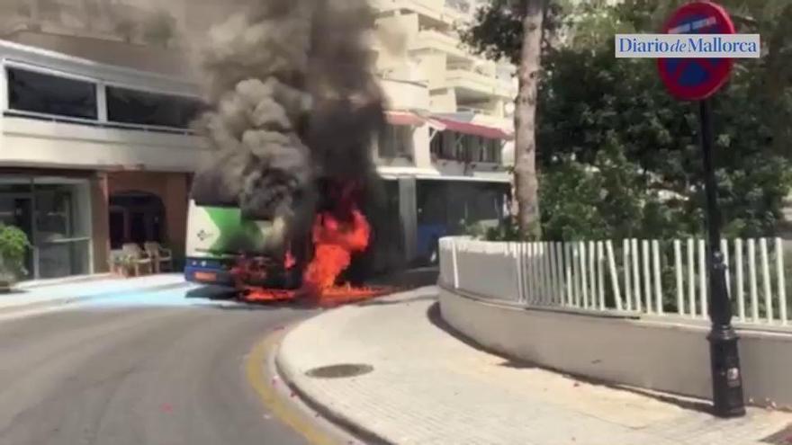 Se incendia un autobús de la EMT en Illetes