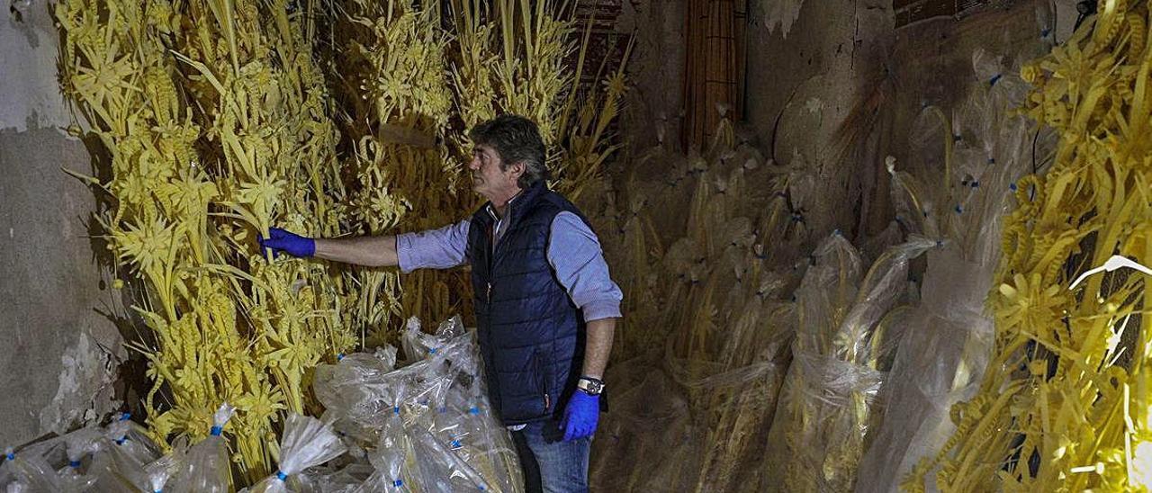 Un taller de palma blanca de Elche.