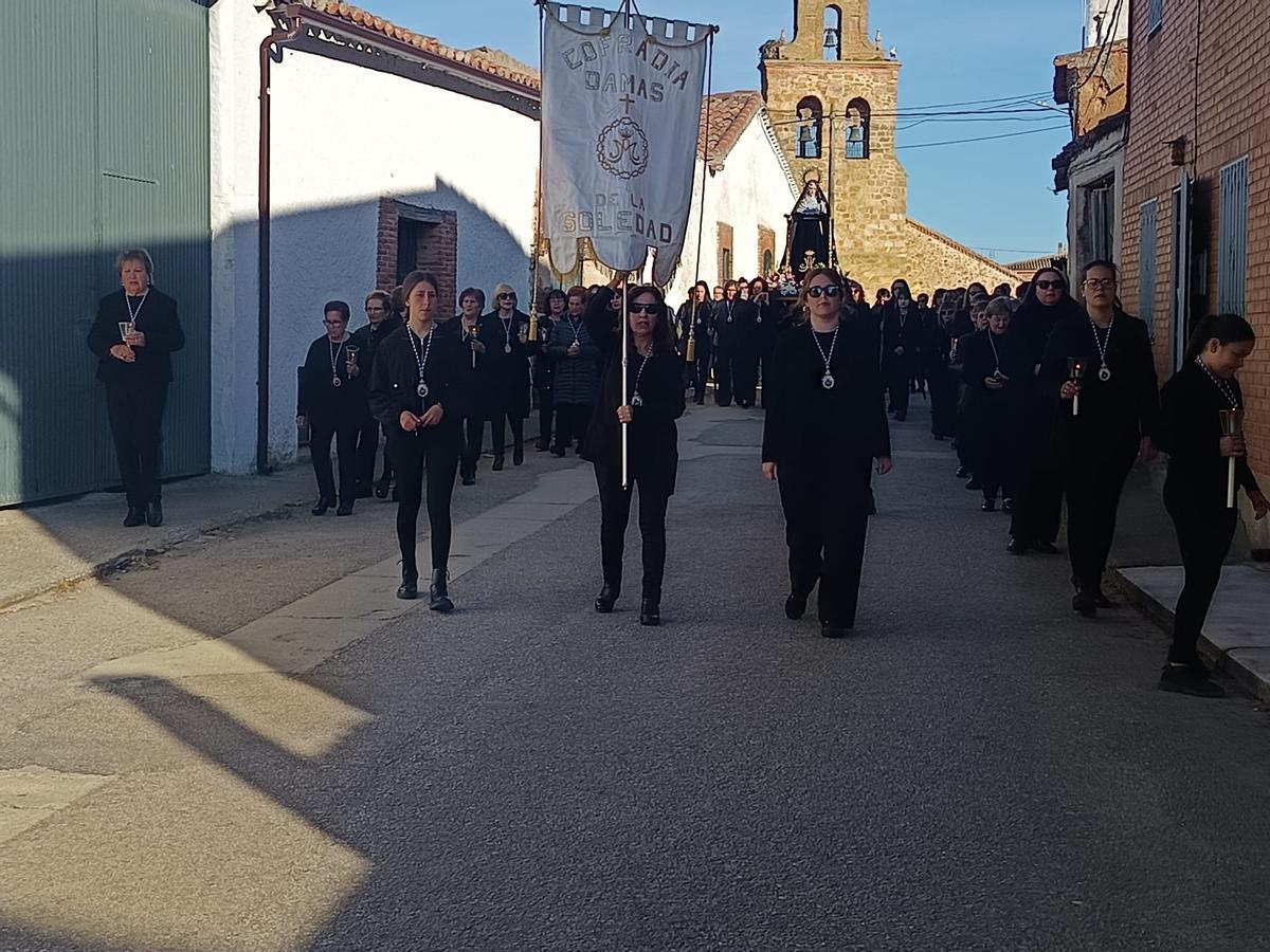 GALERÍA| La procesión de La Soledad de Manganeses de la Lampreana en imágenes