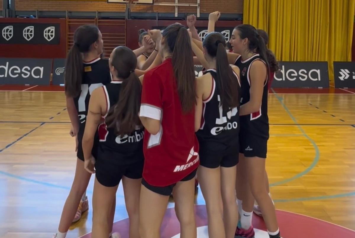 Las jugadoras del Infantil A del Casademont, antes de un partido de la fase de grupos.
