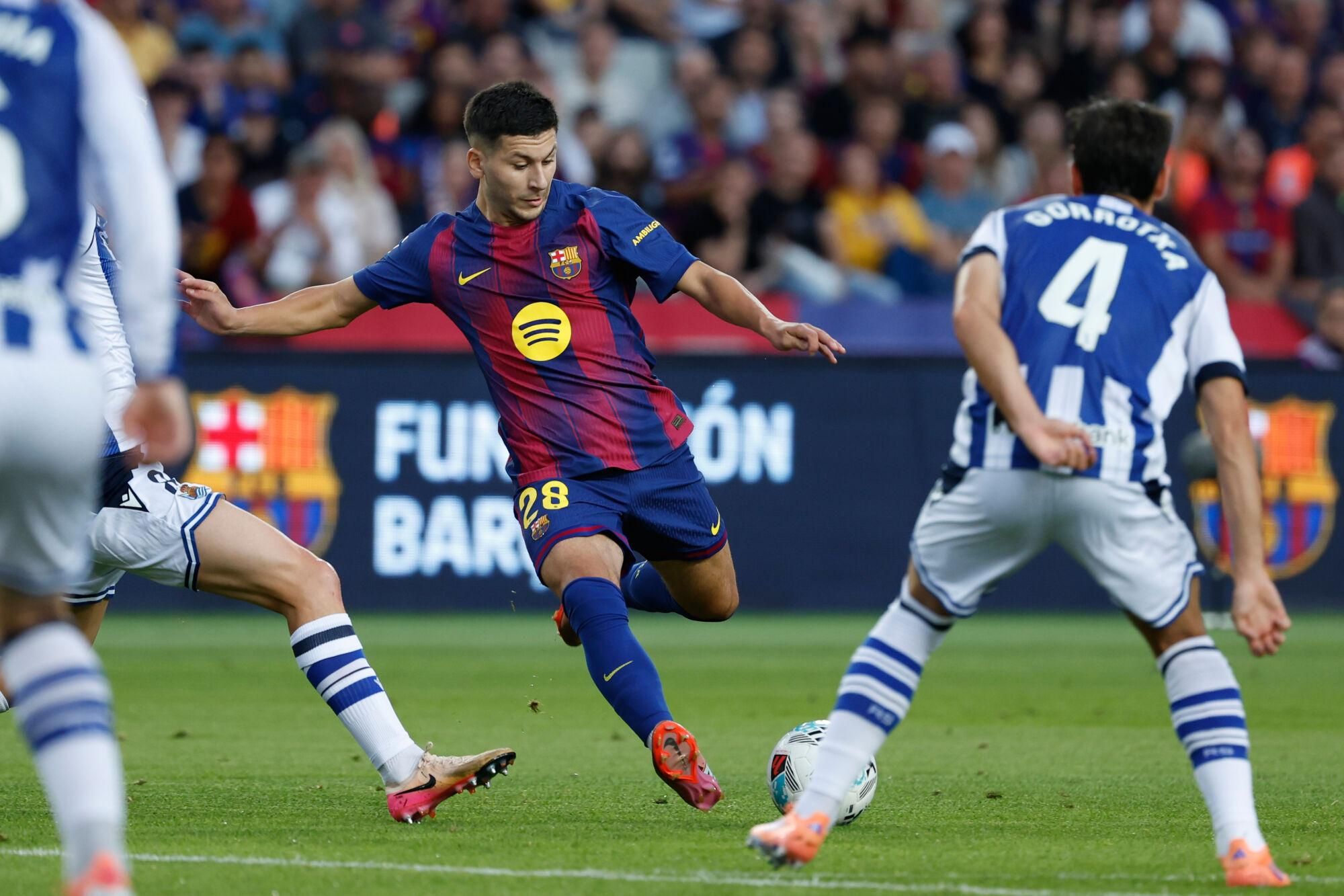 Barcelona's Roony Bardghji, left, attempts a shot on goal during a Spanish La Liga soccer match between FC Barcelona and Real Sociedad at the Lluis Companys Olympic Stadium in Barcelona, Spain, Sunday, Sept. 28, 2025. (AP Photo/Joan Monfort). EDITORIAL USE ONLY/ONLY ITALY AND SPAIN