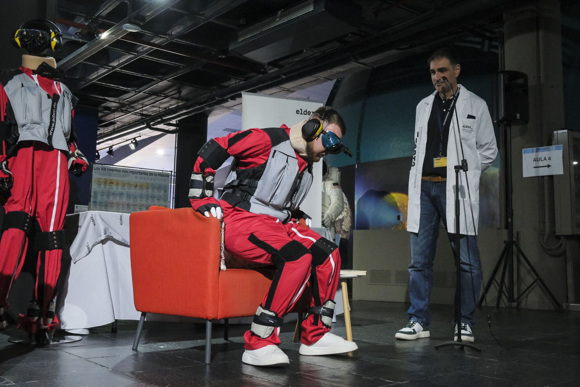 Traje en el Museo Elder que simula el envejecimiento