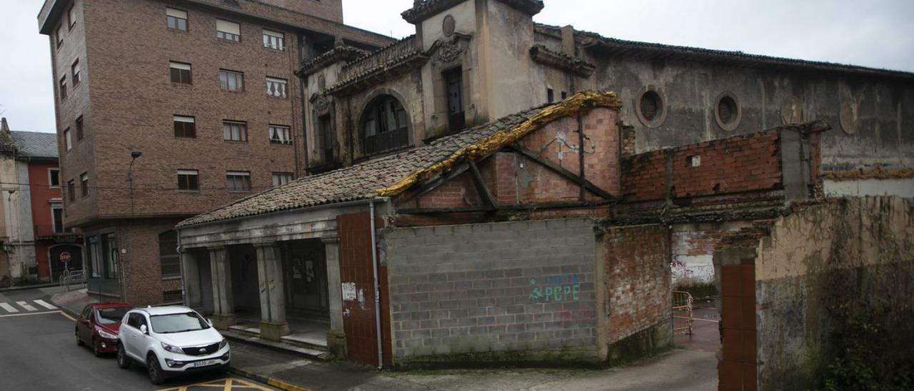 La parcela en la que se construirá el nuevo centro de salud de Sotrondio. | Miki López