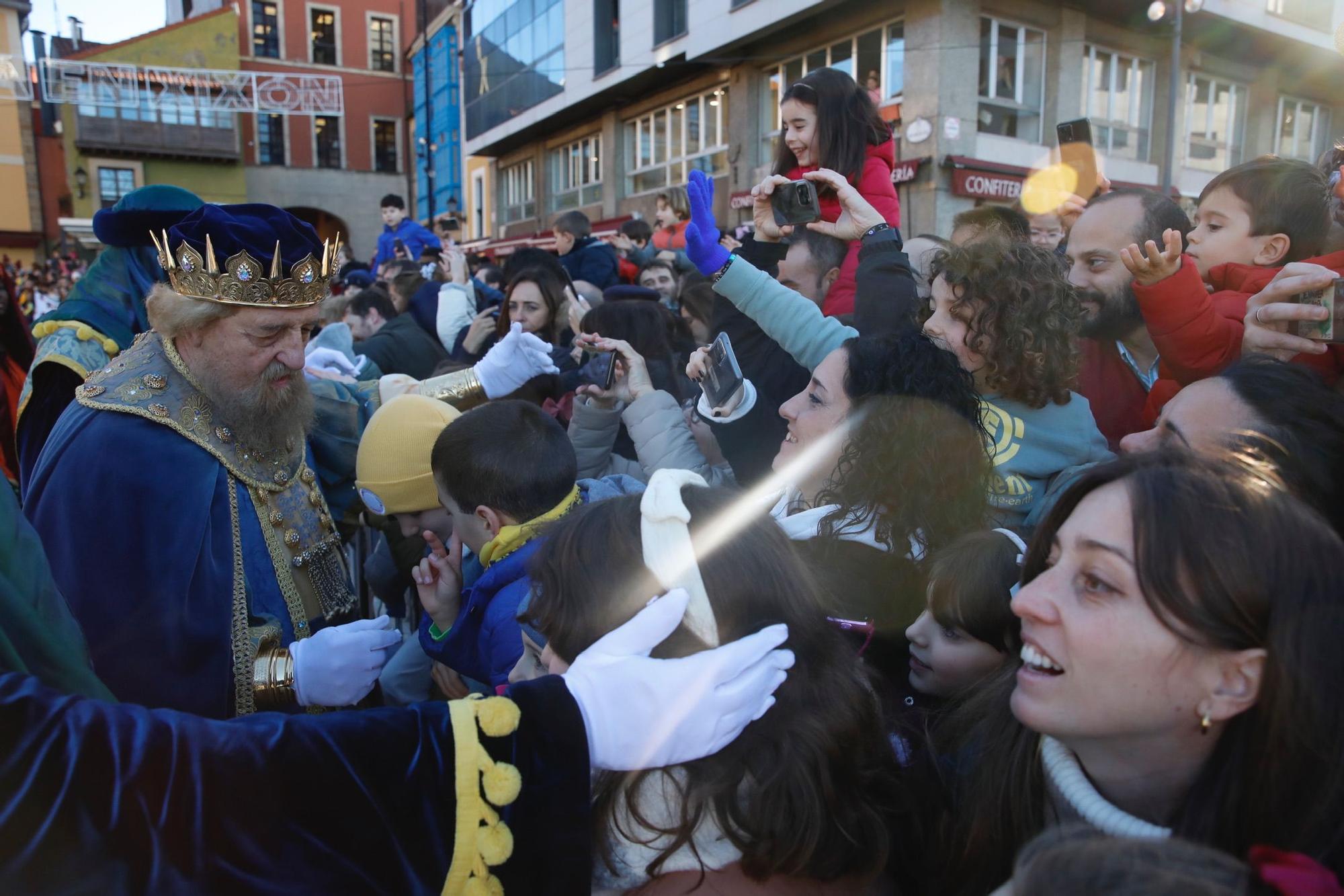 Así ha sido la llegada de los Reyes Magos a Gijón