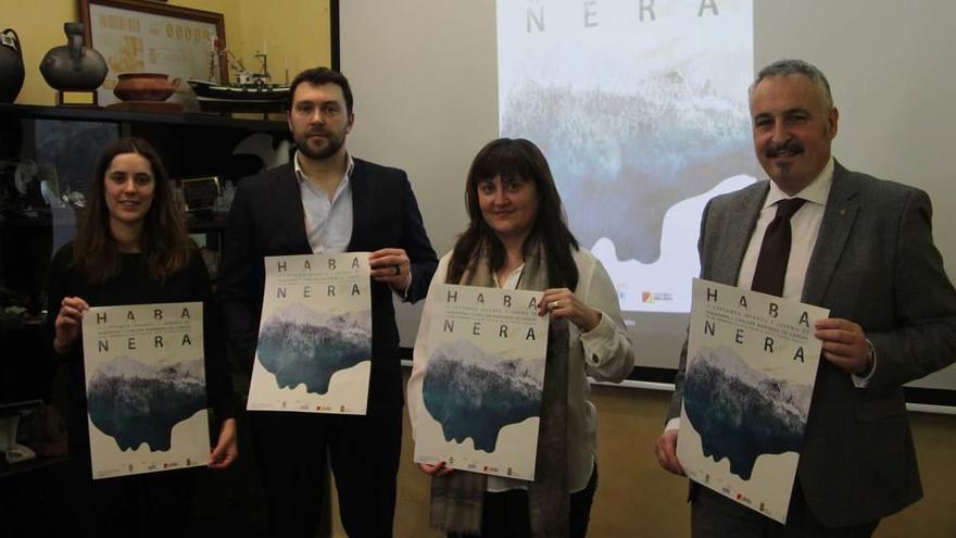 Por la izquierda, Paula Cuervo, David Colado, Amelia Fernández y Alain Fernández, ayer, durante la presentación del Certamen coral de habanera y canción marinera.