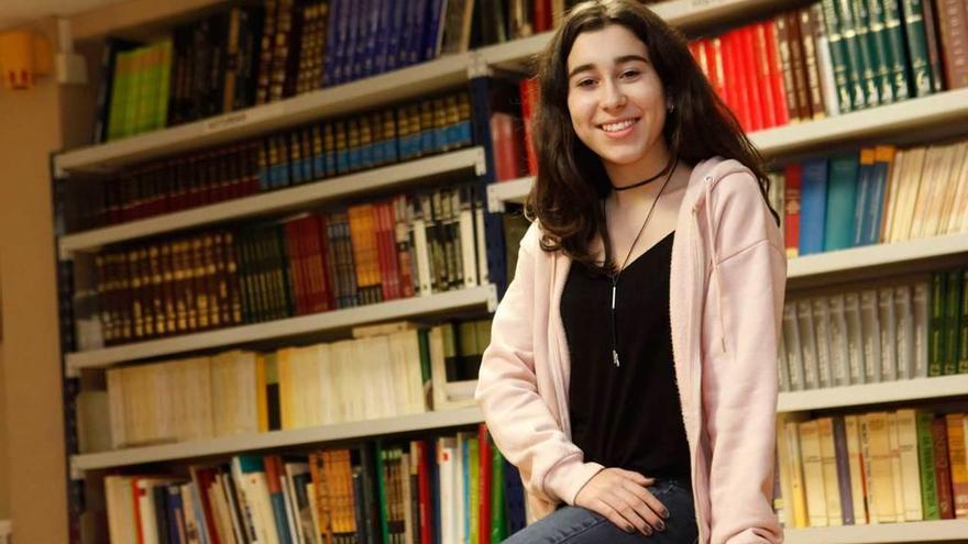 Lucía Martínez, ayer, en el colegio Corazón de María.