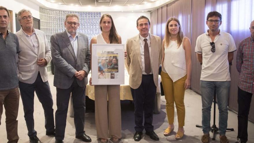 Invitados a la entrega del Premio Portada del Mes a Anabel Medina.