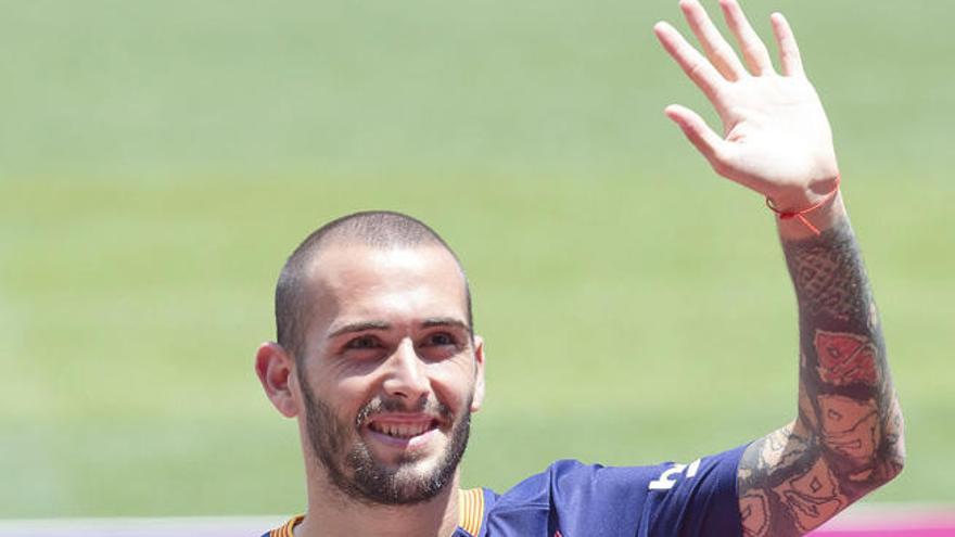 Aleix Vidal, en el Camp Nou, tras su presentación.