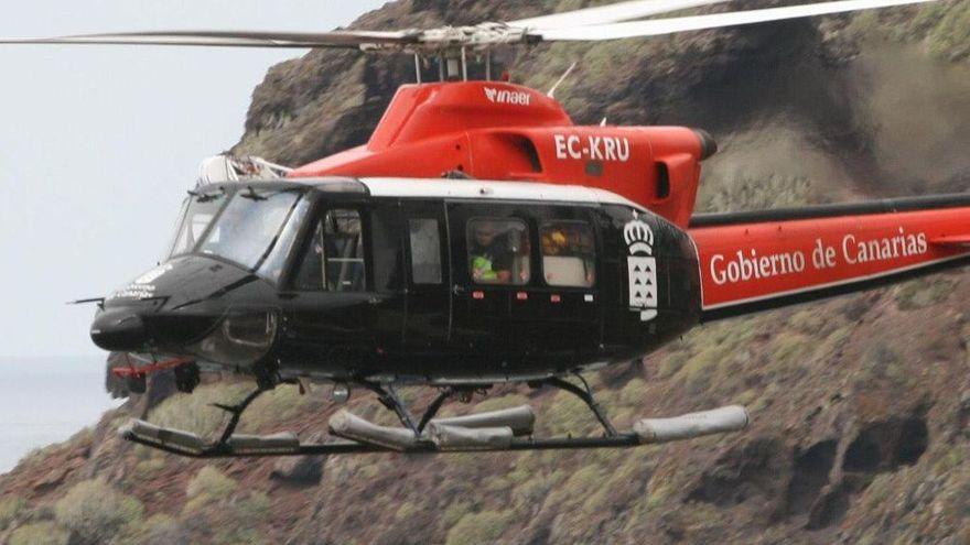 Un helicóptero del GES participa en un rescate.
