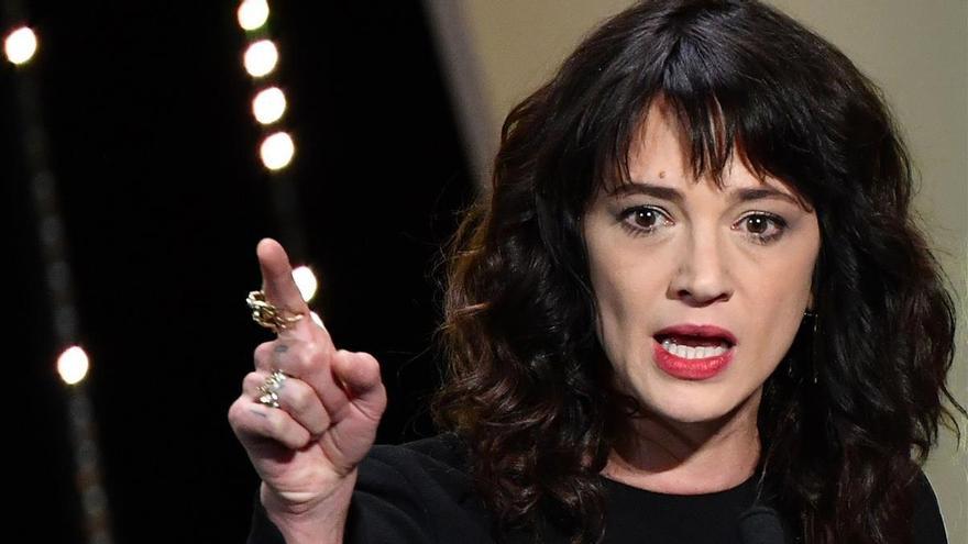 El abogado de Asia Argento asegura ahora que fue Bennett quien abusó de ella