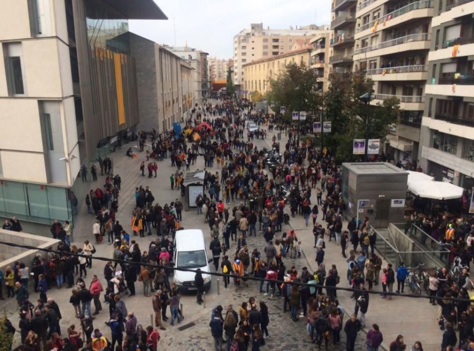 Concentració a Girona per l'alliberament dels exconsellers empresonats