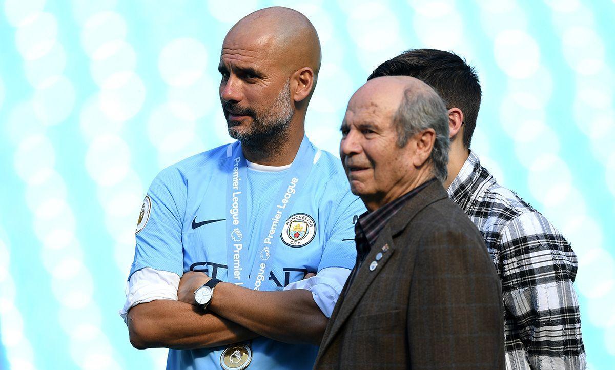 Pep Guardiola, junto a su padre Valentí