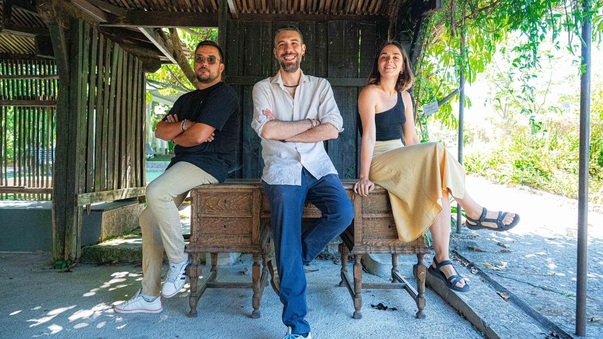 De izquierda a derecha, Blas Castañer, Brais González y Laura Lorenzo en la Fundación Sales, donde se proyectará la película.