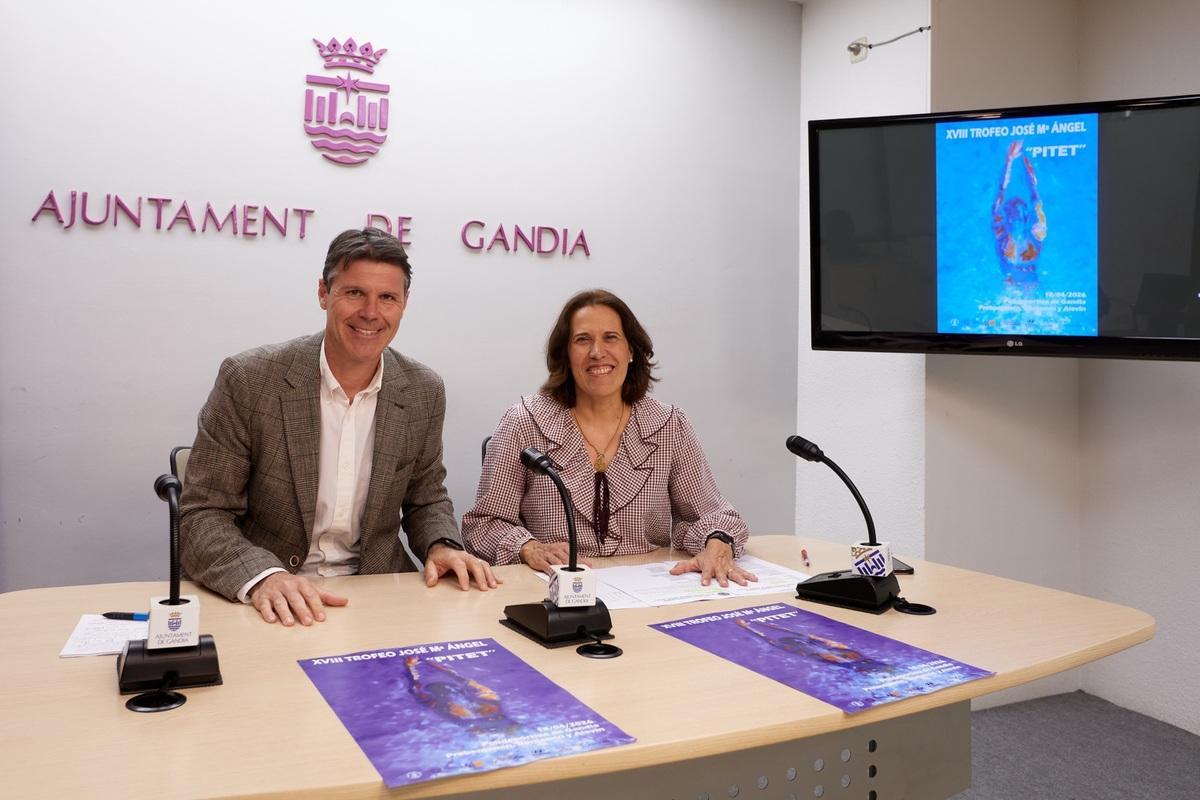 El concejal de Deportes y la presidenta del Natació i Esports Gandia