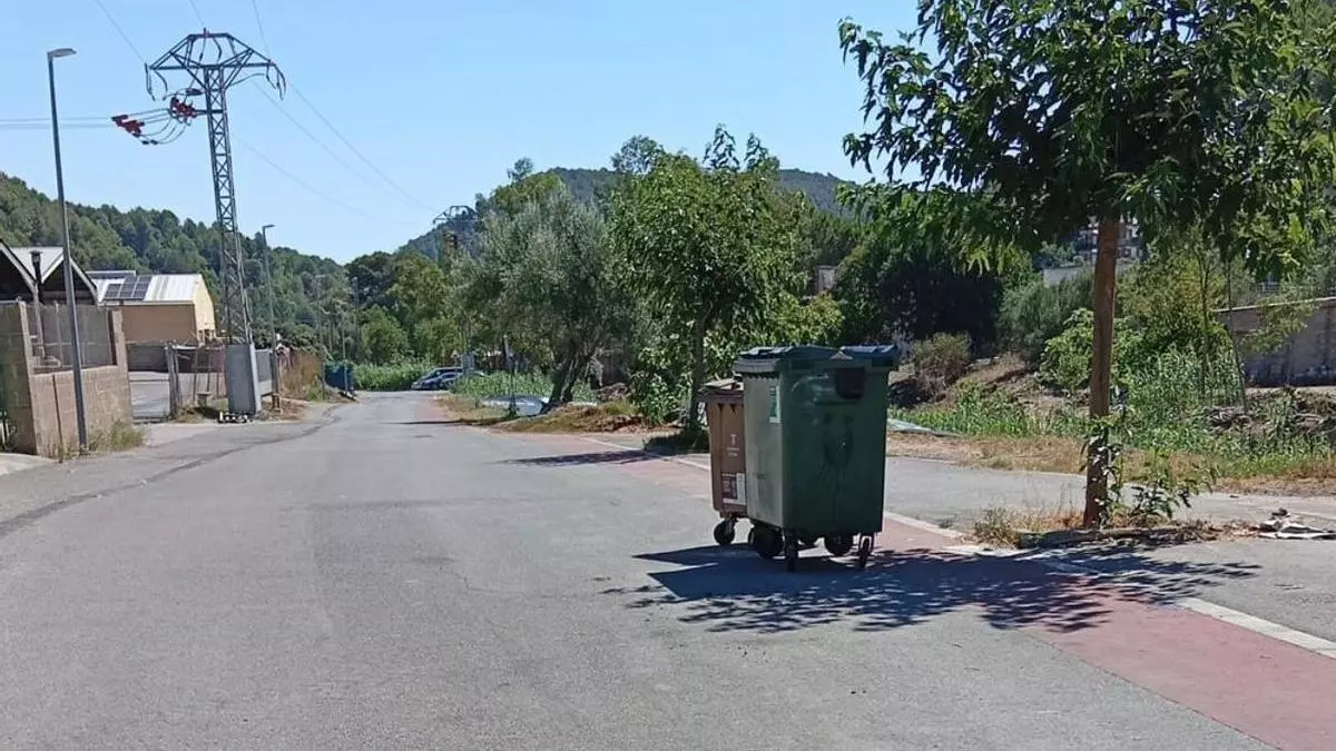 Eslida denuncia ante el Seprona el vertido de tripas y restos de animales en contenedores