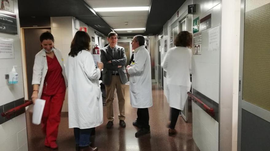 El consejero de Salud, Manuel Villegas, ha visitado este viernes los hospitales Morales Meseguer, Reina Sofía y Arrixaca de Murcia