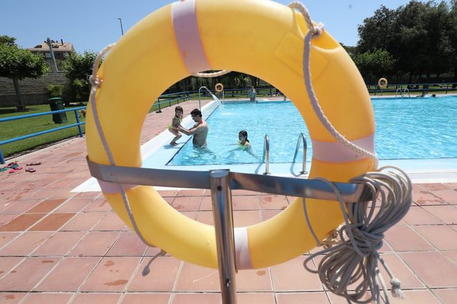 Primer día de piscinas en Zaragoza