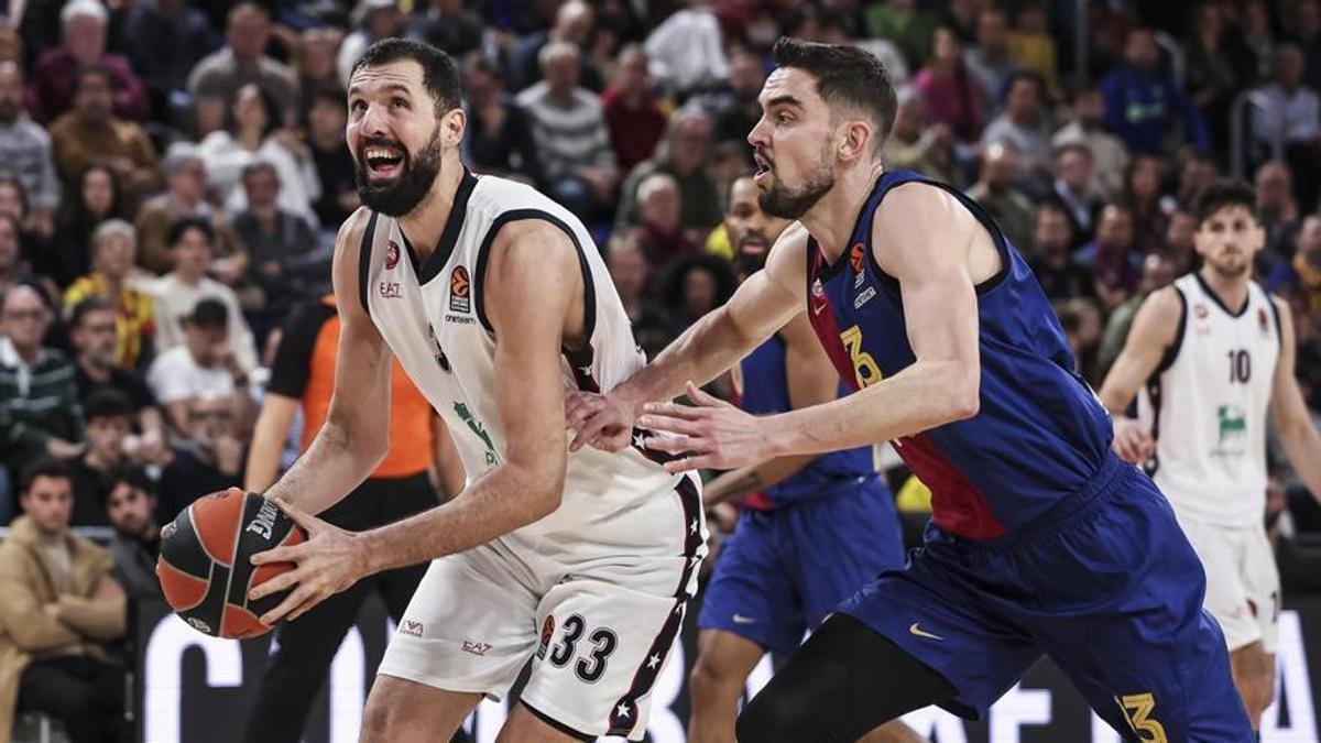 Mirotic, junto a Satoransky, en el partido de este viernes en el Palau.