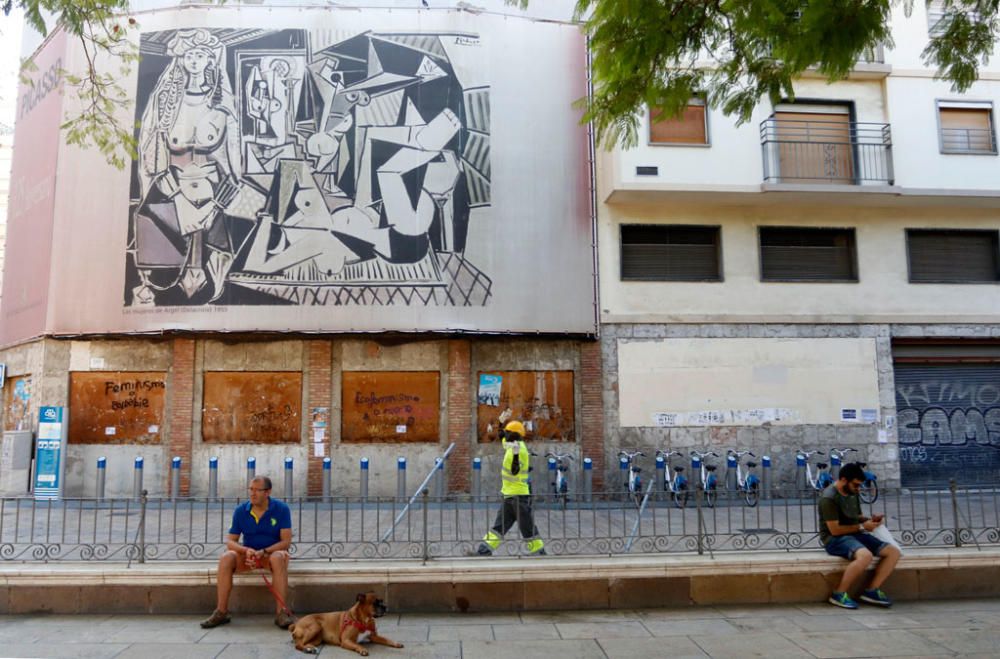 Tras la primera fase de de acondicionamiento del entorno para las obras y retirada del amianto del edificio que albergó los cines Astoria y Victoria, que durará tres semanas, llegará el derribo, tras el cual se iniciarán los trabajos arqueológicos, que durarán entre cuatro y seis meses