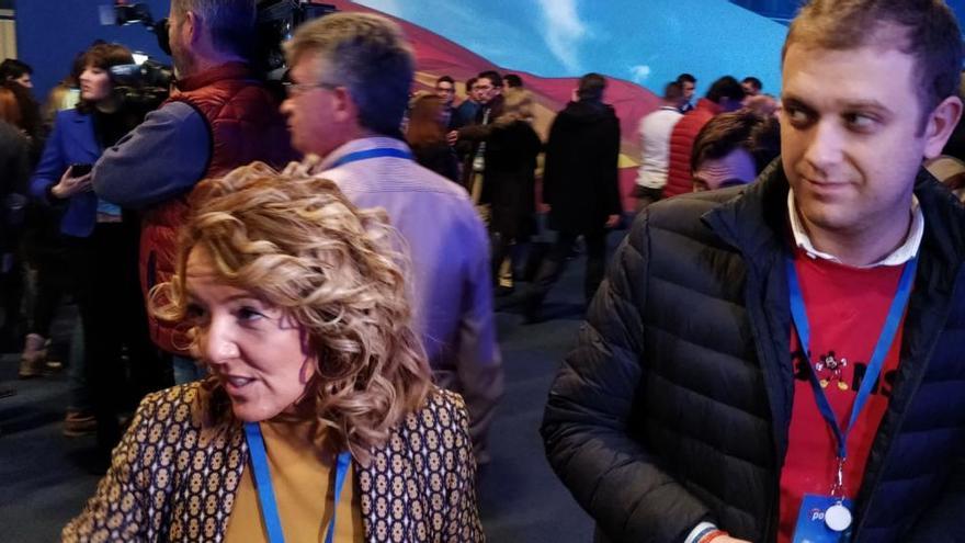 Teresa Mallada junto a Pablo Álvarez Pire, uno de los más cercanos en su equipo, en la convención nacional del PP.