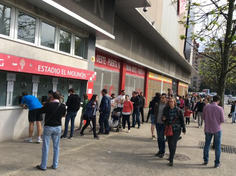 Entrenamiento de puertas abiertas en El Molinón