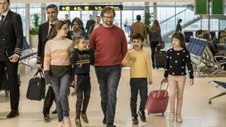 La película 'Padre no hay más que uno' lidera frente al estreno de la serie turca 'Una vida perfecta' en Telecinco