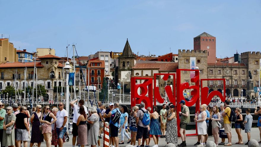 Gijón recibe a casi 2.000 turistas en un nuevo crucero