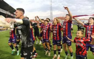 El fútbol y el Yeclano triunfan ante el Lleida en un día de fiesta