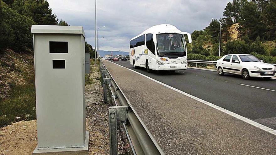 Los radares fijos de las islas estÃ¡n aplicando una media de casi 16 multas cada hora.