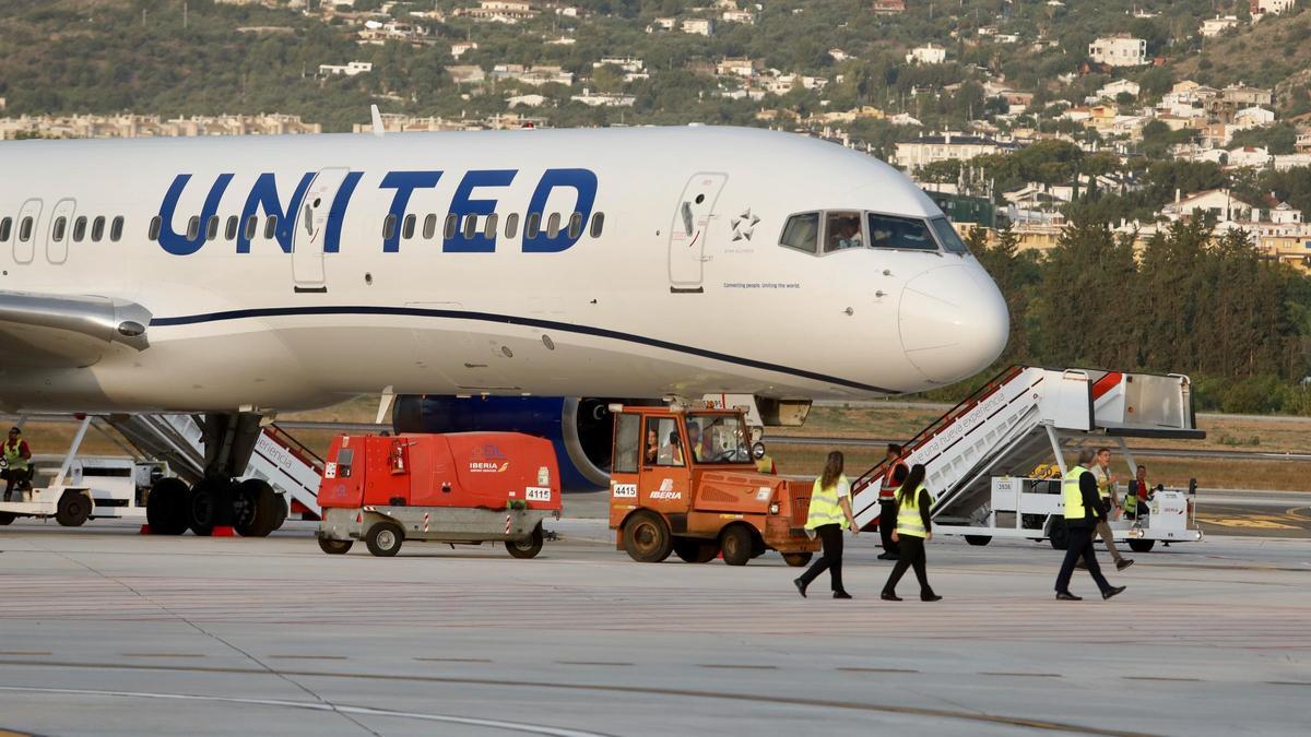 Avión de United de la ruta Newark-Tenerife.