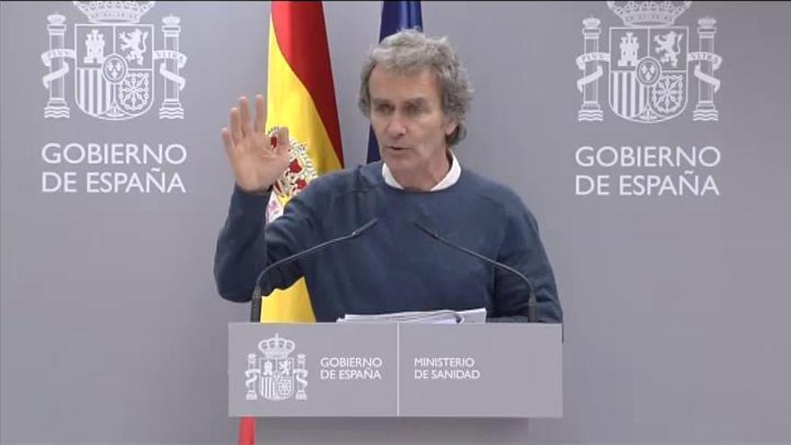 Fernando Simón: "Un contacto estrecho tiene que vigilarse los 14 días salga o no negativo, tenemos que ser responsables"