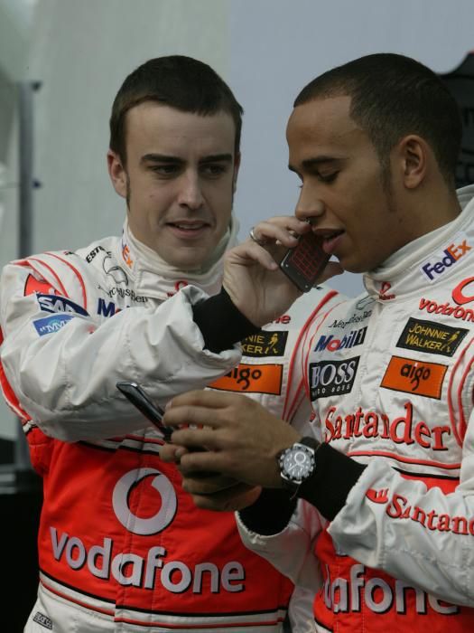 En el año 2007, Lewis Hamilton (Inglaterra, 1985) debutaba en la Fórmula 1 con McLaren, que ese año había fichado a Fernando Alonso tras ser campeón los dos años anteriores con Renault. EFE-REUTERS