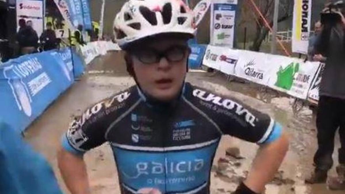 Borja Gómez, ciclista gallego con Síndrome de Down, al terminar la carrera del Campeonato de España cadete de ciclocross