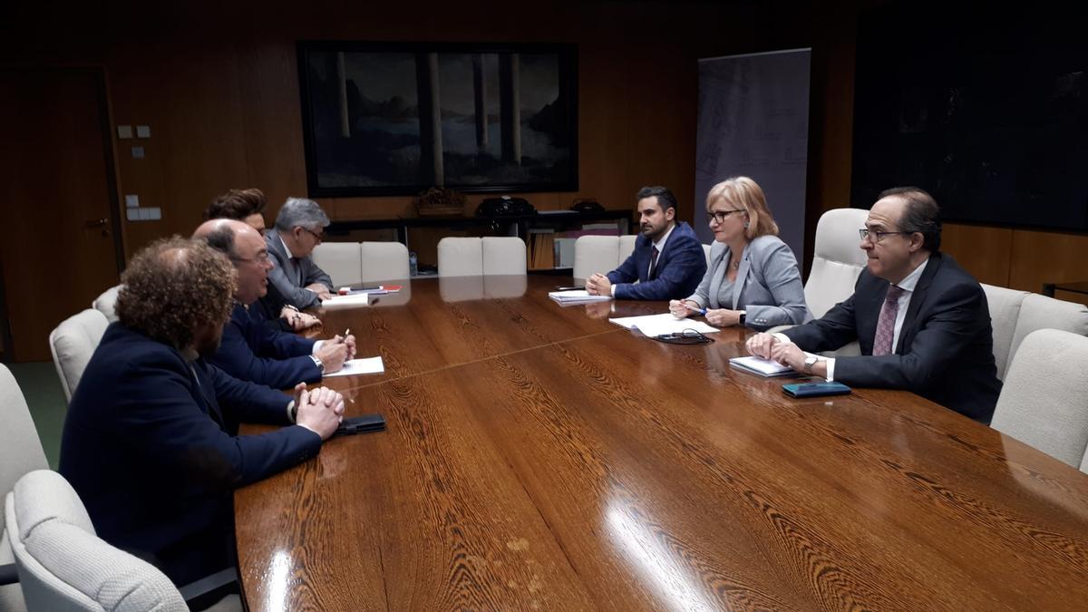 Reunión de Leticia García con la Cámara de Comercio.