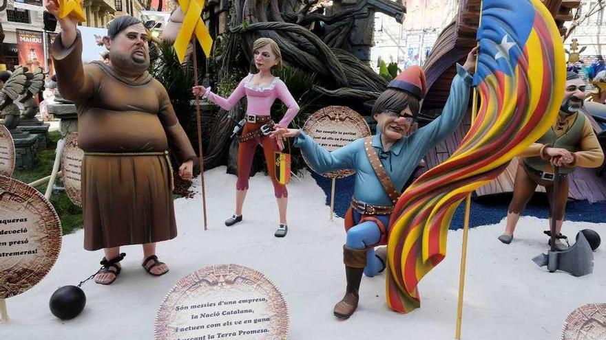 &quot;Ninots&quot; de Junqueras, Forcadell y Puigdemont, en las Fallas valencianas.