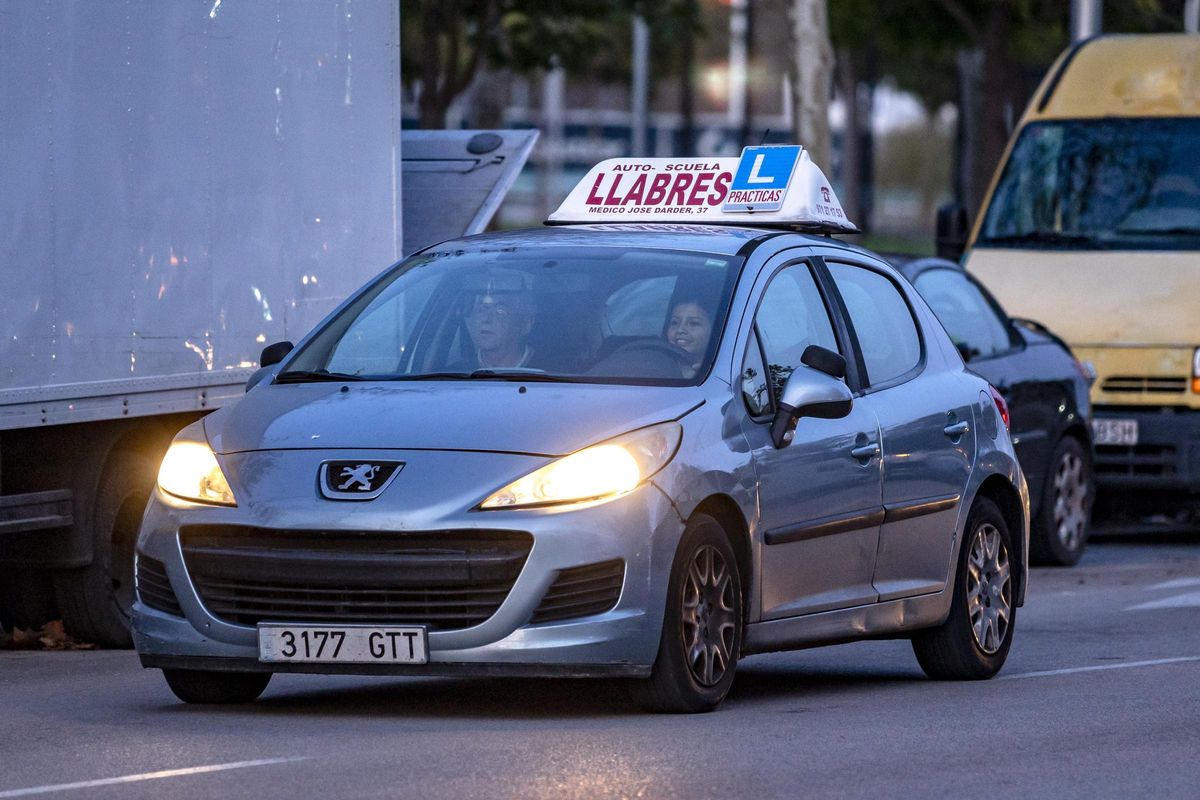 Las autoescuelas reclaman más examinadores de Tráfico